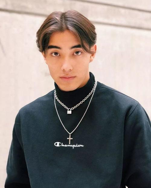 日裔网红鼻环图片