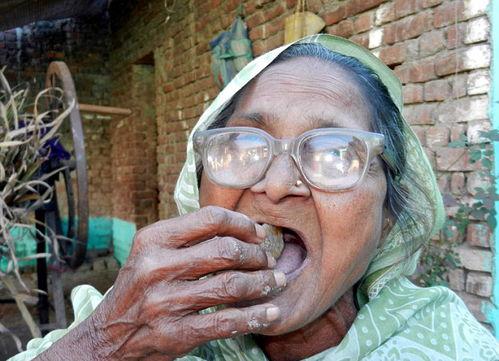 印度网红大叔吃东西图片,一餐一景，尽享异国风味